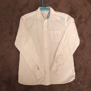 Nice white dress shirt with front pocket